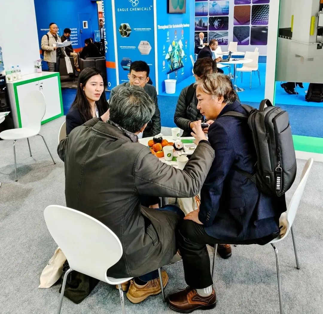 與客戶共同探討各種應用案例和解決方案